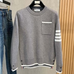 [홍콩명품.THOM BROWNE ] 톰 브라운 2026 남성용 니트풀오버 TB1569 PD 홍콩명품의류,구매대행,온라인명품