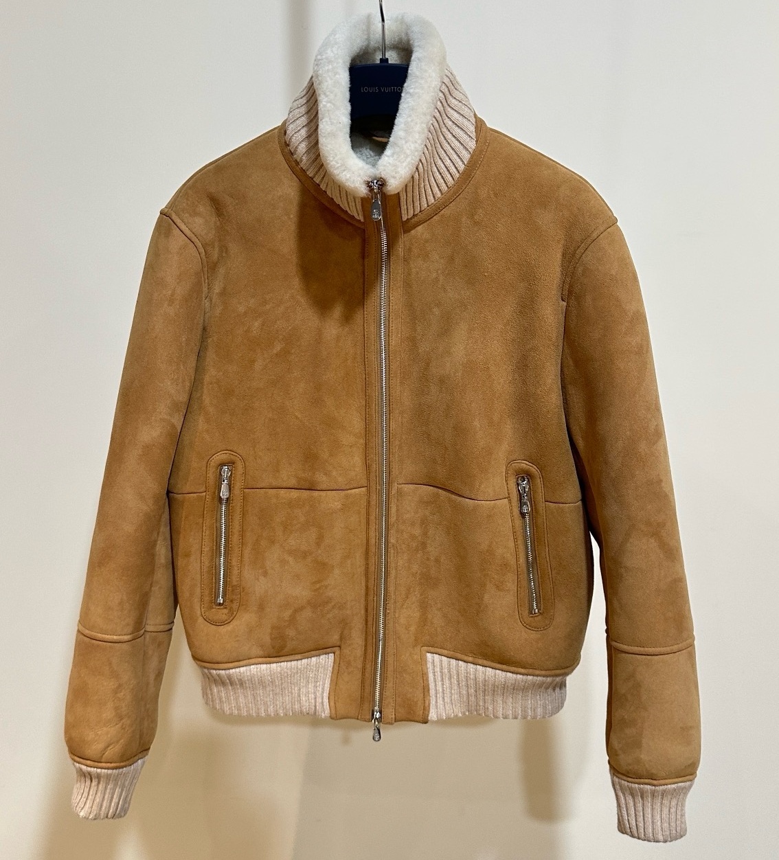 [홍콩명품.BRUNELLO CUCINELLI]브루넬로 쿠치넬리 2026 남성용 모피일체 양가죽 자켓 BL1828 HD 홍콩명품의류,구매대행,온라인명품